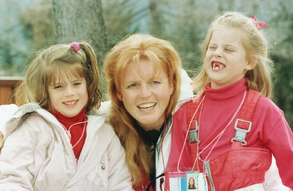 Sarah Ferguson cu Beatrice și Eugenie profimedia 0390287045 jpg