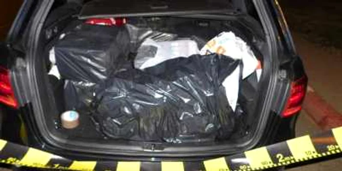 Automobilul cu care erau transportate ţigările a fost pus sub sechestru