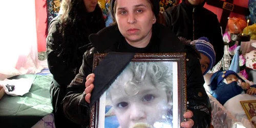 Familia îndoliată a lui Valentin