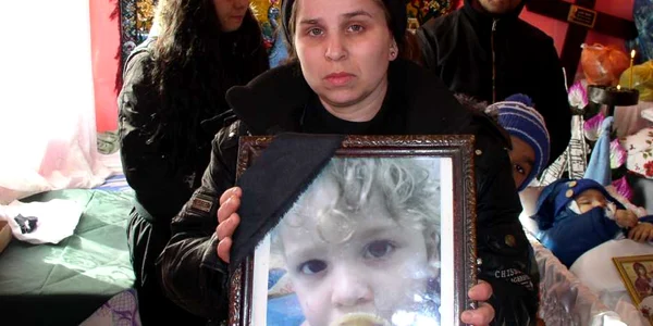 Familia îndoliată a lui Valentin