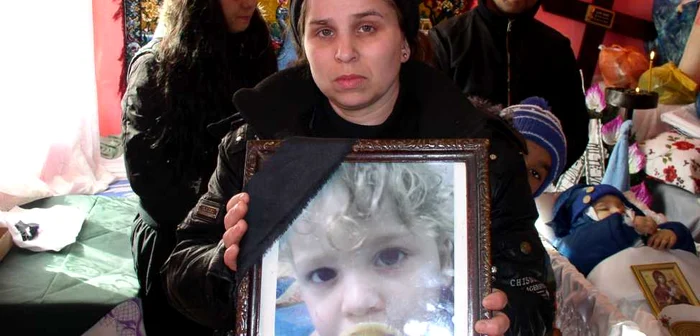Familia îndoliată a lui Valentin