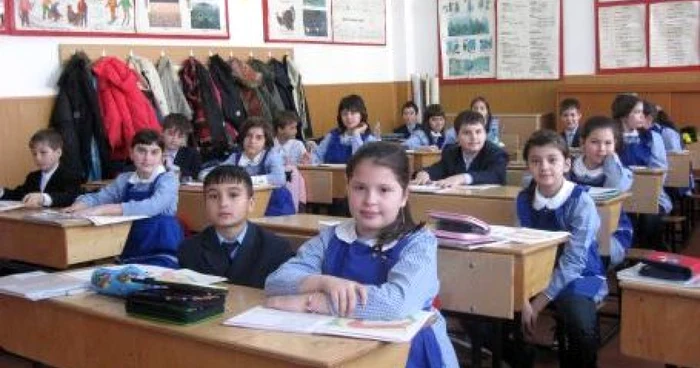 Elevii sunt așteptați la înscrieri 