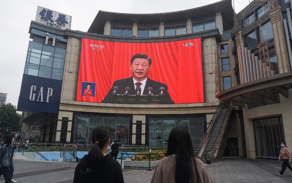 Ceva e putred la curtea imperială a lui Xi Jinping. Oficialii din politica externă și de apărare dispar