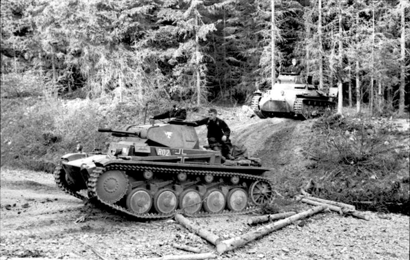 Tancuri Panzer II și Panzer I pe Frontul de Vest (© Bundesarchiv Bild 101I-382-0248-33A)