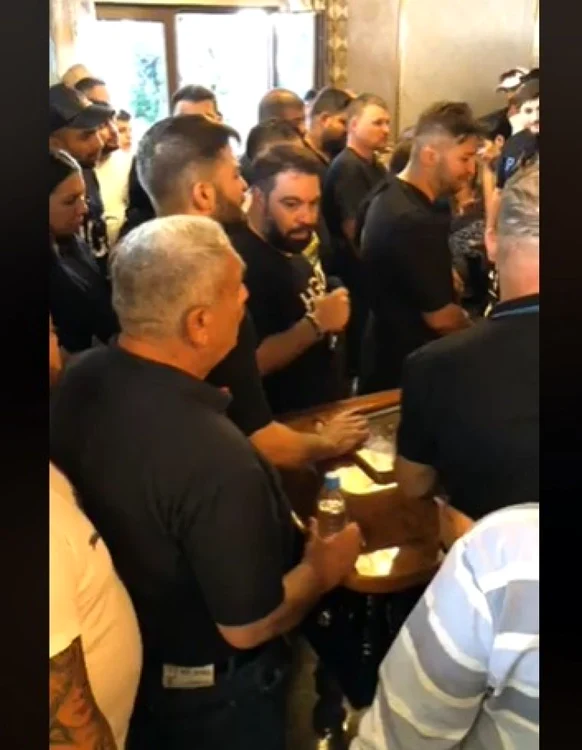 
    Florin Salam a cântat la căpătâiul prietenului său, interlopul Emi Pian  
