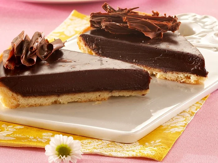 Tartă fragedă cu ciocolată