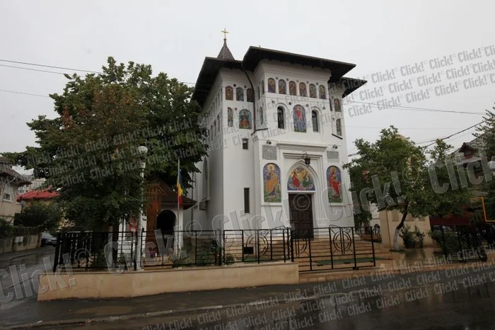 Daniela Gyorfi şi George Tal, la capela Sfântul Nectarie (Foto: Sever Gheorghe)