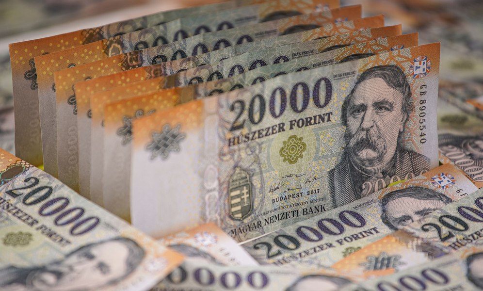 Maghiarii, mai bogați decât economia țării lor. Averea populației depășește PIB-ul Ungariei