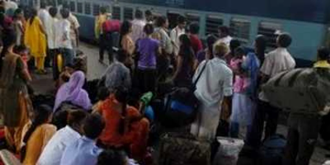 Doua trenuri s-au ciocnit în India, cel puţin 15 morţi