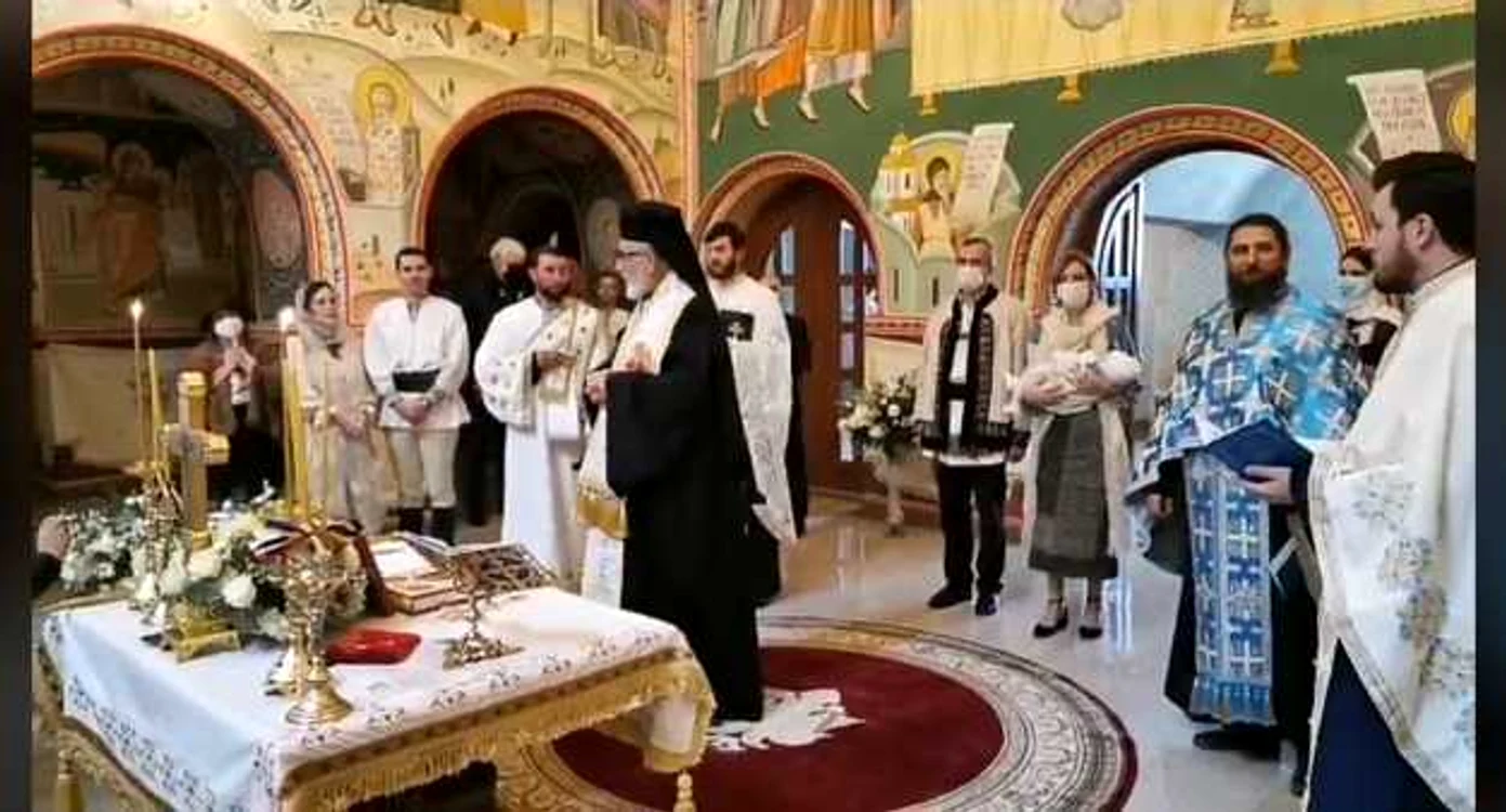 Nicolae al României şi soţia sa (foto stânga), îmbrăcaţi în costume populare jpeg