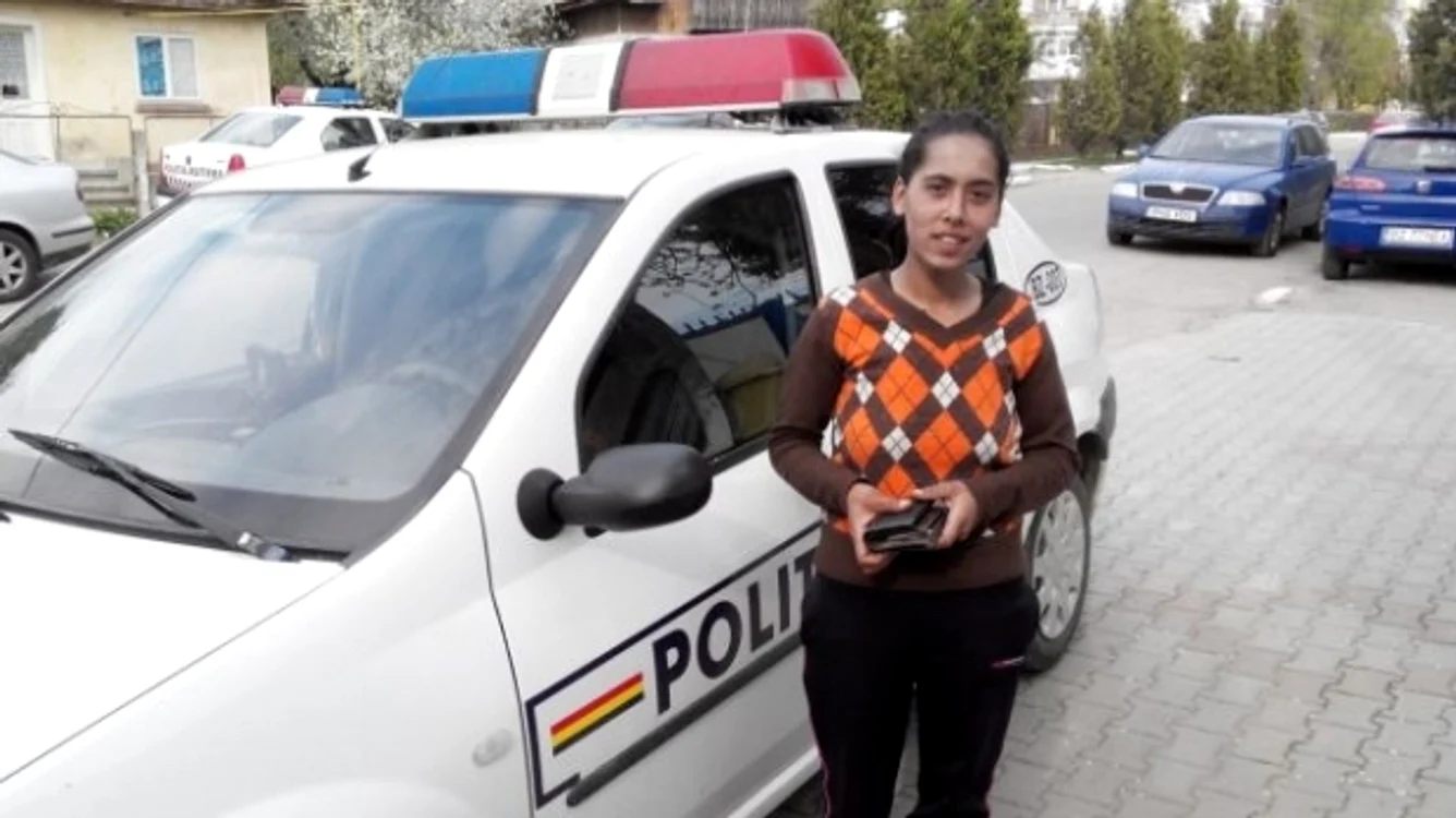 
    Loredana Neagu a dus portofelul la Poliție (foto:adevărul.ro)  