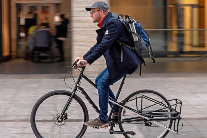 
    Campania ”Vinerea Verde” ne îndeamnă să plecăm vinerea la serviciu cu bicicletaFoto: freerider.ro  