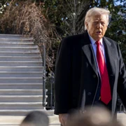 Trump se adresează reporterilor  casa Albă FOTO EPA EFE jpg