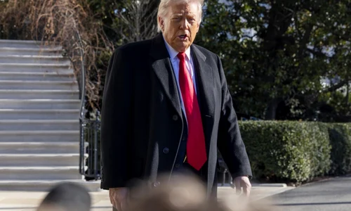 Trump se adresează reporterilor  casa Albă FOTO EPA EFE jpg