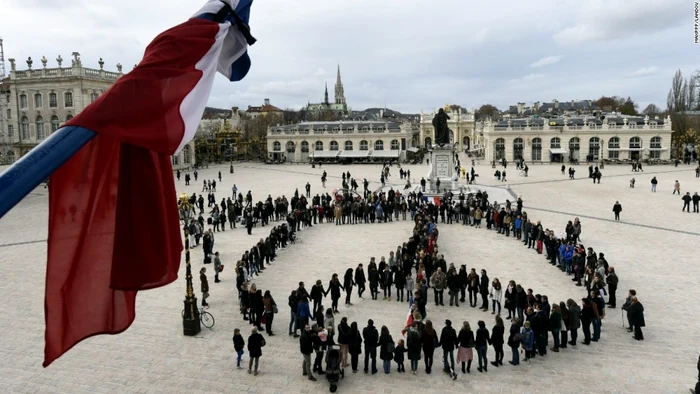 Neozeelandezii adunare în favoarea păcii, după atacurile de la Paris