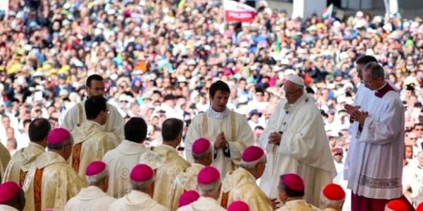 Papa Francisc canonizeaza doi copii pastori la Fatima FOTO EPA