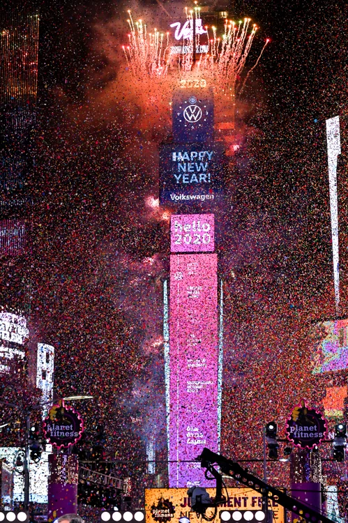 În Times Square, un milion de persoane au aşteaptat noul an