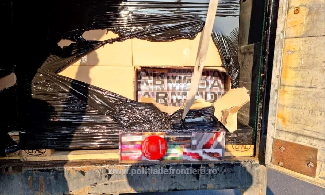 Articolele pirotehnice erau ascunse în camion FOTO Poliția de Frontieră