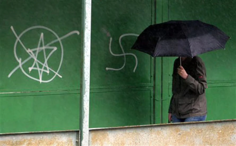 Bărbat din Mureș pus sub control judiciar timp de 60 de zile după publicarea de mesaje antisemite online