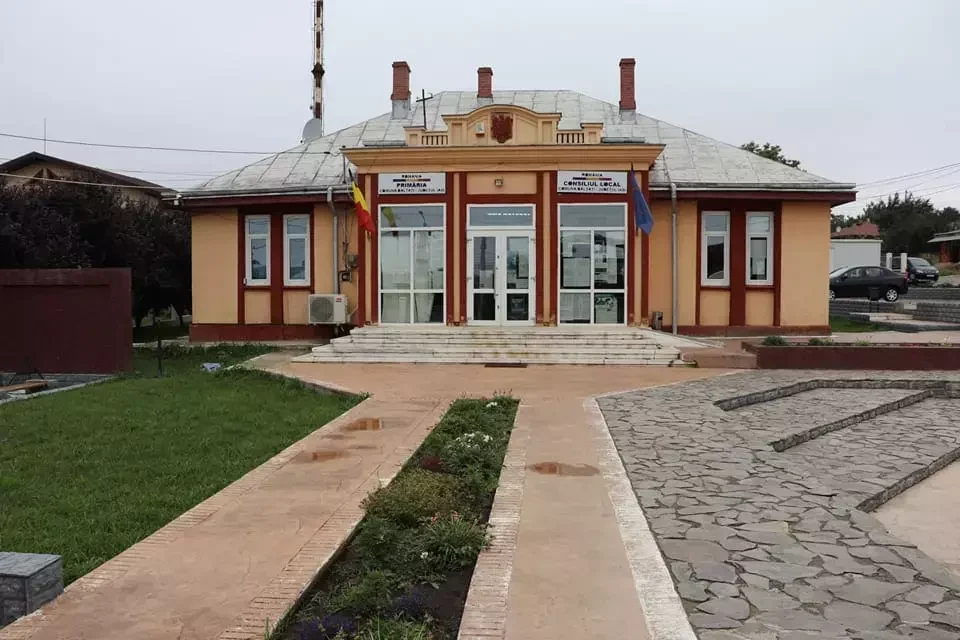 Primărie scoasă la vânzare pentru 1,2 milioane de euro, după ce primarul a blocat proiectul unei firme