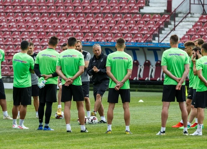 Dan Petrescu, la ultimul antrenament dinaintea meciului cu AstanaFOTO: Sportpictures.eu