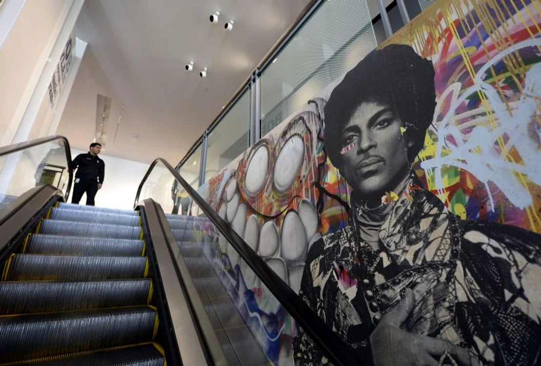 La Muzeul Grammy din Los Angeles a fost pus un poster uriaş cu artistul foto: arhiva personală