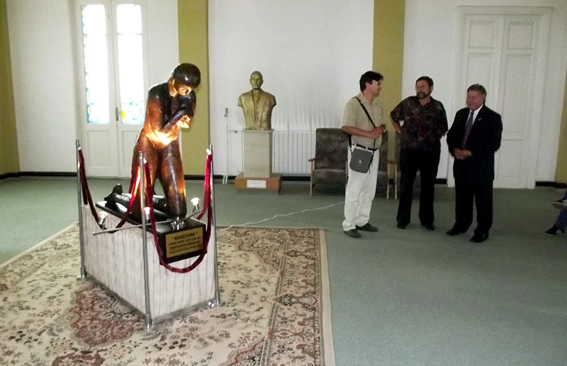 Noua statuie a fost turnată în bronz la o turnătorie din Arad şi a costat aproximativ 7.000 de euro    FOTO: Iulian Bunilă