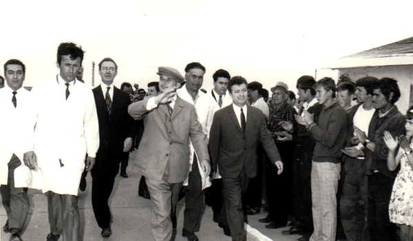 Vizita de lucru a lui Nicolae Ceauşescu în unităţile agricole ale județului Constanţa, la 1 iulie 1972 (© „Fototeca online a comunismului românesc”, cota: 73/1972)