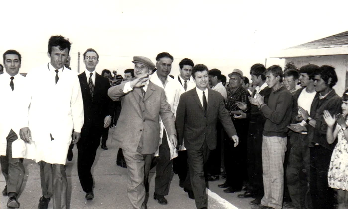 Vizita de lucru a lui Nicolae Ceauşescu în unităţile agricole ale județului Constanţa, la 1 iulie 1972 (© „Fototeca online a comunismului românesc”, cota: 73/1972)