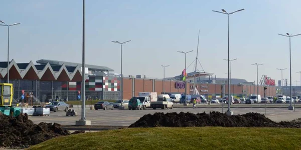 Mall-ul Coresi îşi deschide porţile în 27 martie. FOTOSimona Suciu