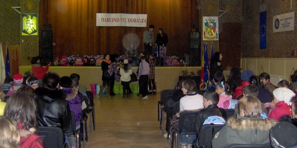 Zeci de copii participă la program