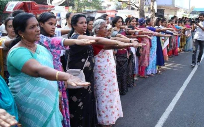 Femeile din India cu mâna întinsă î+îşi cer drepturile