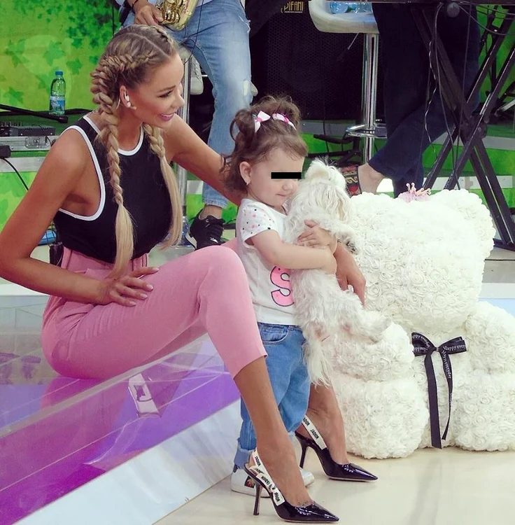 Bianca Drăguşanu a făcut spectacol la Kanal D alături de micuţa Sofia Natalia