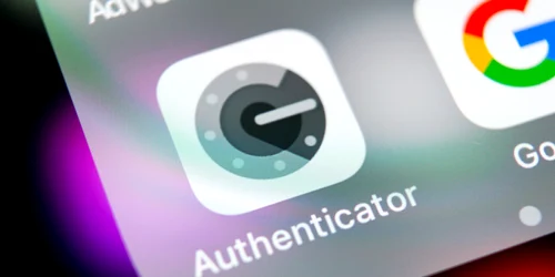 Autentificare Google cont smartphone FOTO Shutterstock