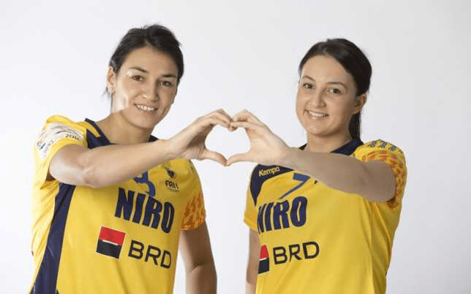 România, în căutarea perfecțiunii în handbal: Fetele își pot păstra, diseară, bilanțul impecabil