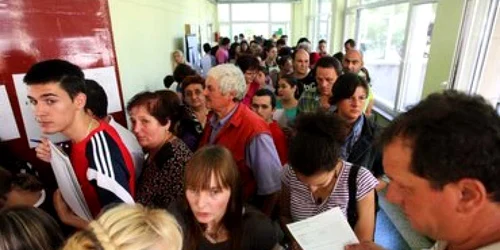 Timişoara: Studenţii scapă de mutrele acre! Secretarele din universitate înlocuite cu soft european