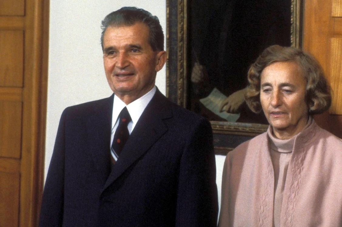 Elena şi Nicolae Ceauşescu în tinereţe. El a ajuns general în armata României comunisteSursa foto: Historia