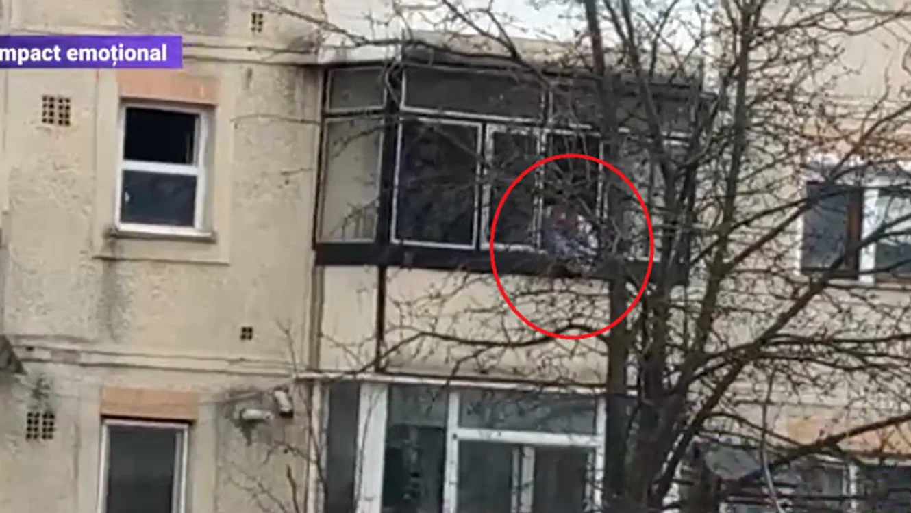 
    Electricianul Silviu Iştoan (38 de ani) a avut o viață grea,  fiind crescut de tată   