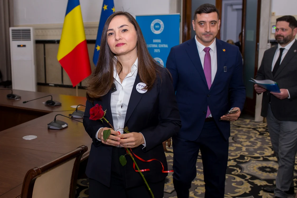Anamaria Gavrilă la depunerea candidaturii, 15 martie. FOTO: Facebook 