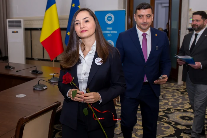 Anamaria Gavrilă la depunerea candidaturii, 15 martie. FOTO: Facebook 