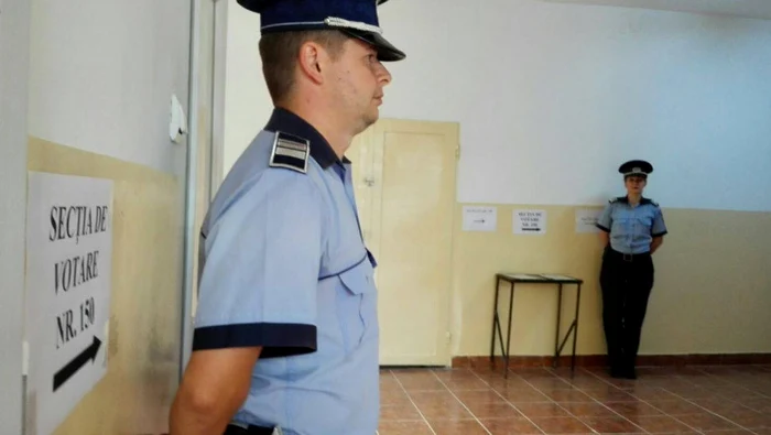 
    Polițiștii au cercetat 83 de presupuse ilegalități, sesizate în localitățile unde s-au organizat alegerile locale parțialeFoto: captură digi24.ro  