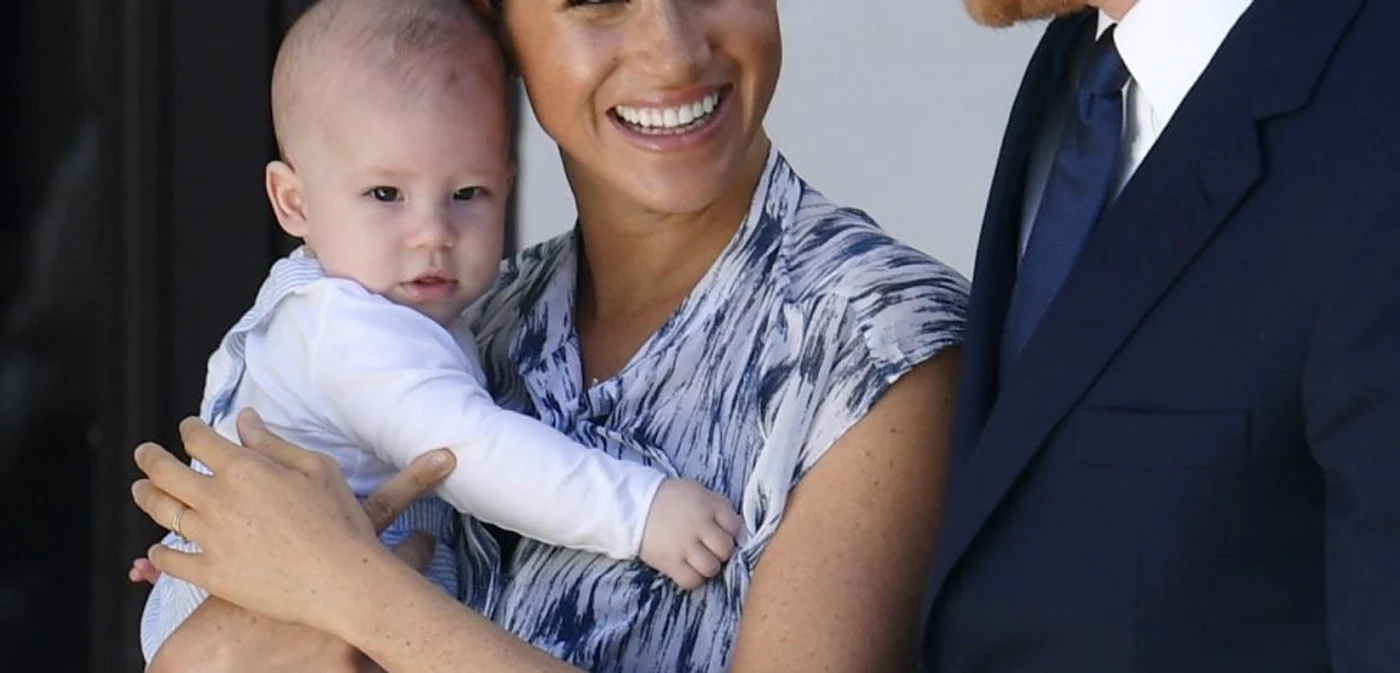 Meghan Markle şi Prinţul Harry, alături de băieţelul lor, Archie FOTO EPA-EFE