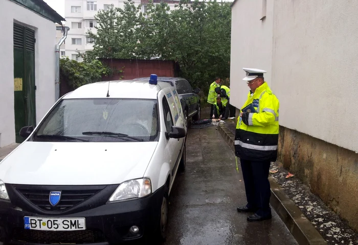 Accidentul a avut loc pe o alee din cartierul botoşănean Griviţa FOTO: botosaninecenzurat.ro