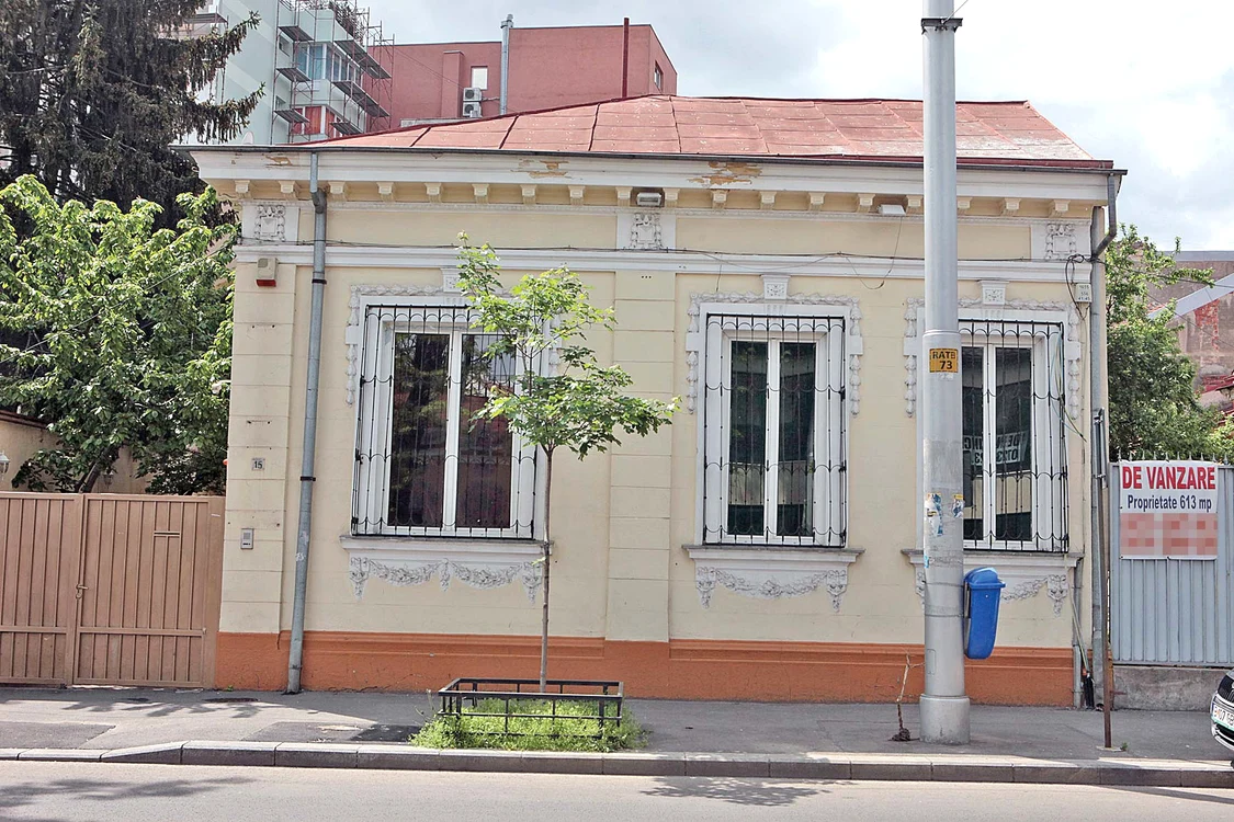 
    Vila care a fost transformată de foștii chiriași în bordel e la vânzare de anul trecut   