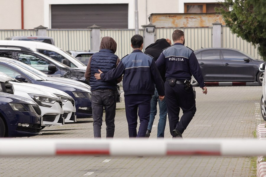 Cei doi poliţişti rutieri prinşi cu mită pe Calea Dorobanţi, plasaţi în arest la domiciliu