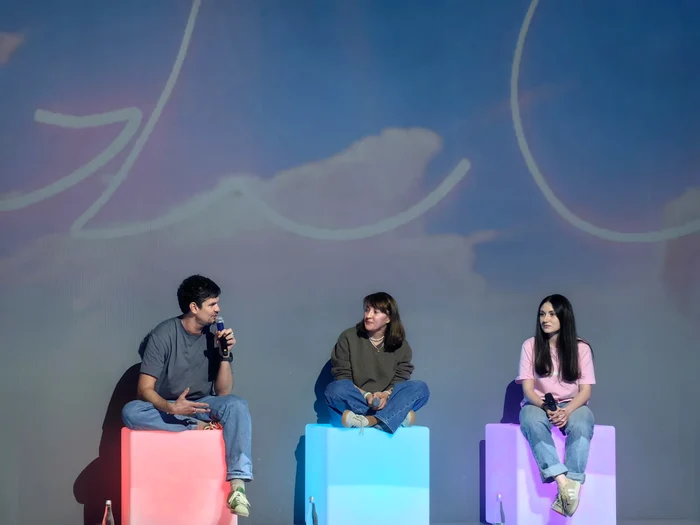 Dezbaterea ,,Dialog despre încredere". În mijloc, Diana Stănculeanu FOTO Adevărul/Ana Maxim