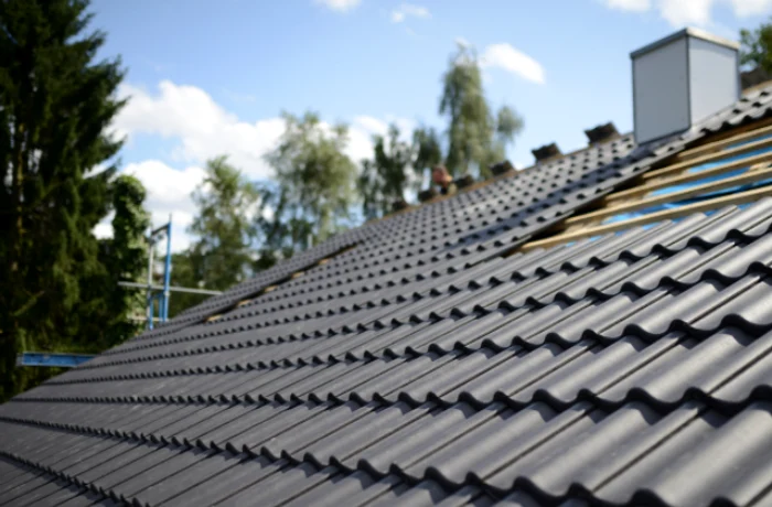 Cum au fost lipite țiglele Foto: Facebook