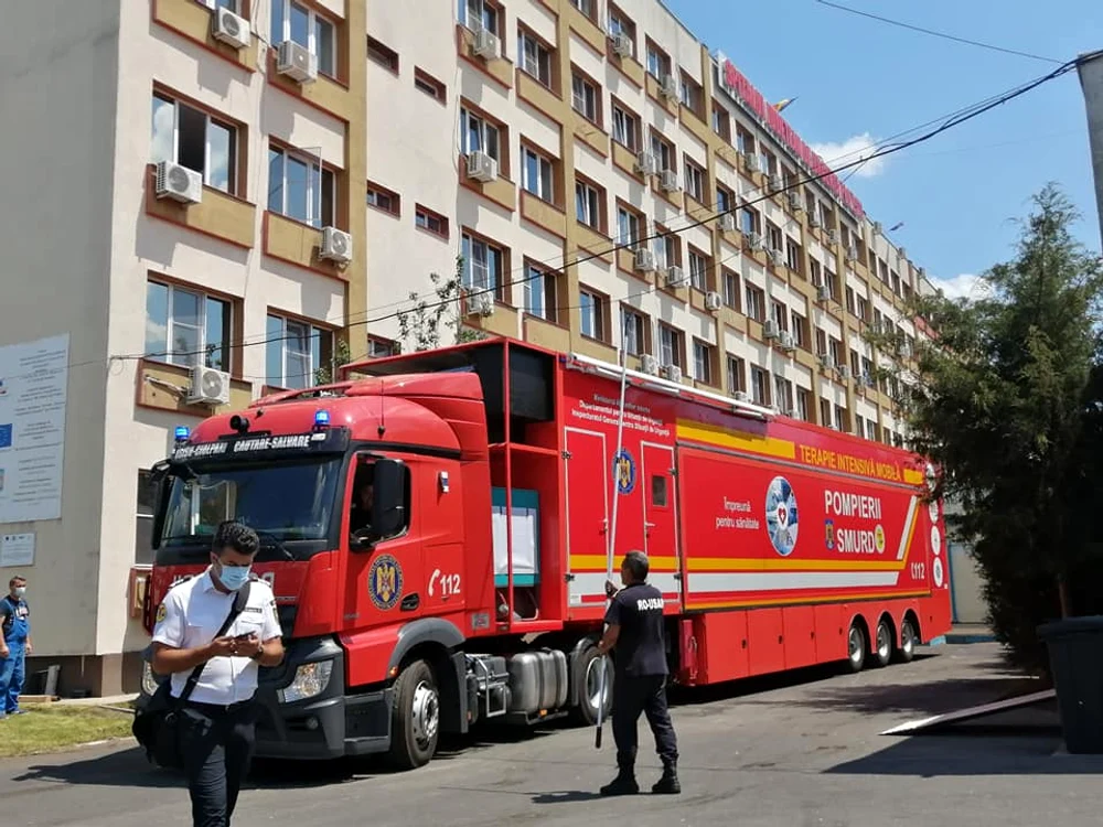 Unitatea mobilă ATI este operațională începând de astăzi, în curtea Spitalului Județean de Urgență PloieștiFotografii: Prefectura Prahova
