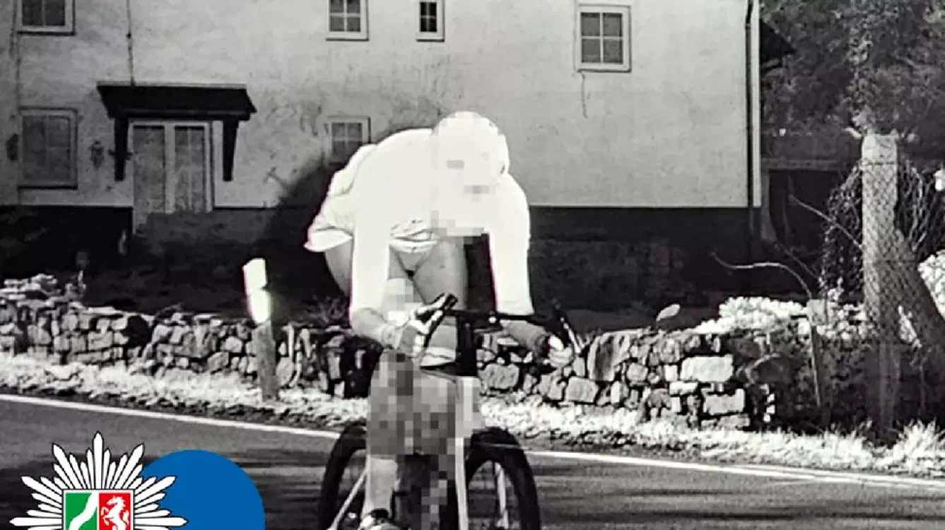 Un biciclist a fost surprins de radar în Germania. 