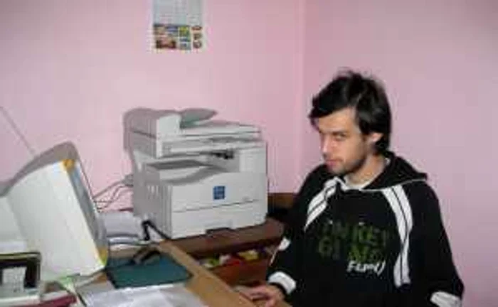 Alin Maftei este pasionat de calculator şi radio şi ar vrea să ajungă ziarist de radio. Foto: Corina Misăilă